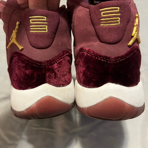 Air Jordan 11 Retro GG Heiress Velvet size 4 (5.5 in Women) - Picture 8 of 9